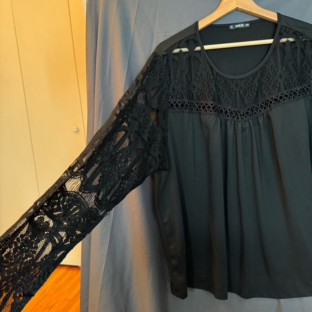 SHEIN plus size Lace Sleeve Top - 2XL
